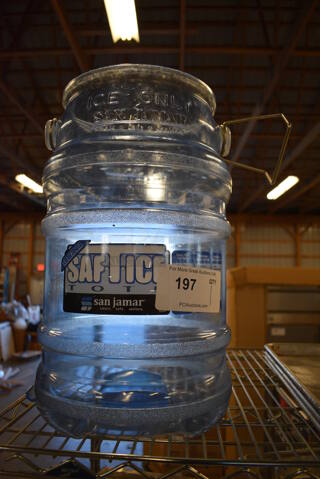 San Jamar SafTice Blue Poly Ice Bucket. 10x10x18