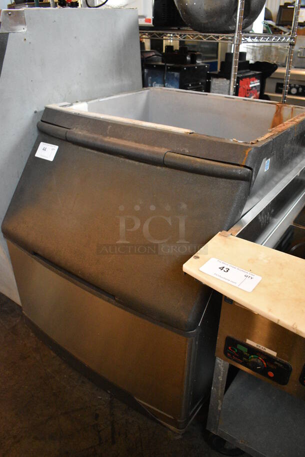 NICE! Manitowoc Model S400 Stainless Steel Commercial Ice Bin w/ Poly Flap Lid. 30x33x39 - Image 4 of 6