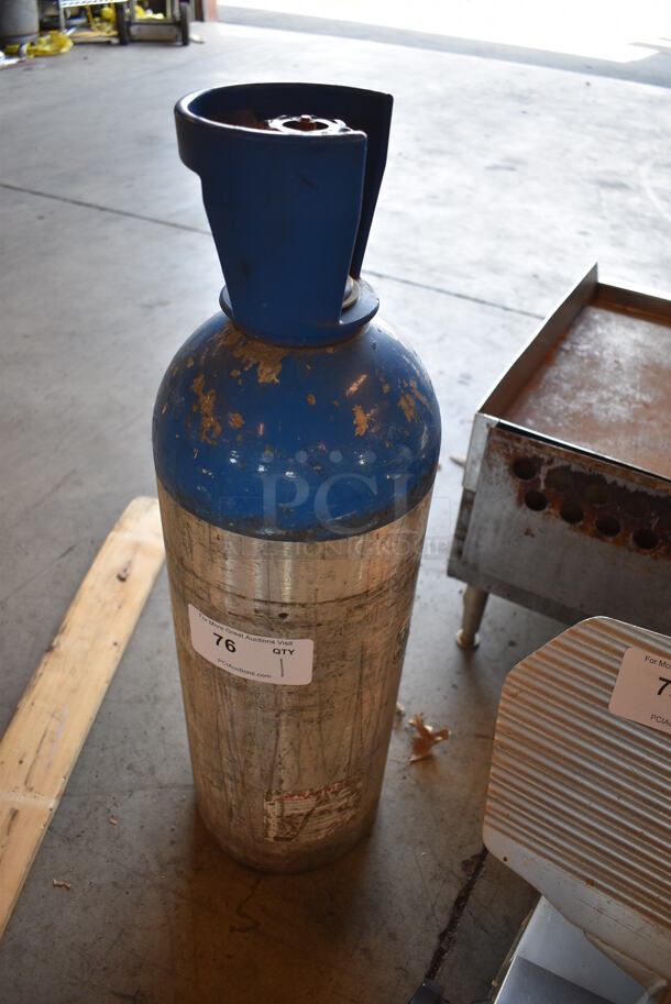 Metal CO2 Tank. 8x8x28 - Image 3 of 5