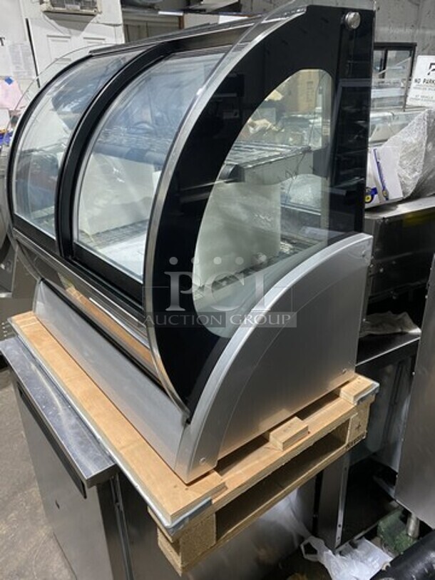 AMAZING! BRAND NEW IN THE CRATE! Vollrath 60 Inch Counter Top Food Warmer Display Merchandiser Showcase! Model HDE8160! 120V 1 Phase! With Back Sliding Door & Self Service Option! - Image 4 of 6