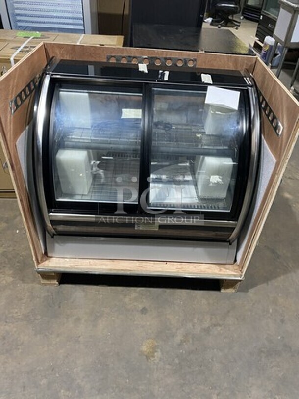 AMAZING! BRAND NEW IN THE CRATE! Vollrath 60 Inch Counter Top Food Warmer Display Merchandiser Showcase! Model HDE8160! 120V 1 Phase! With Back Sliding Door & Self Service Option! - Image 5 of 6