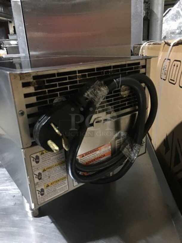 Vollrath Commercial Electric Powered Double Induction Range! All Stainless Steel! Model 912HIMC Serial C25700554481005! 208/240V! On Legs! - Image 4 of 9