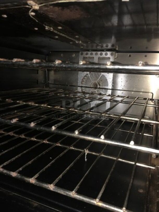 Amazing! RARE FIND! Vulcan Natural Gas Powered 2 Burner Range With 24 Inch Flat Top Grill! With Full Size Convection Oven Underneath! With Metal Racks! Model 36C24GT2BN Serial 481830709! On Commercial Casters! - Image 10 of 12
