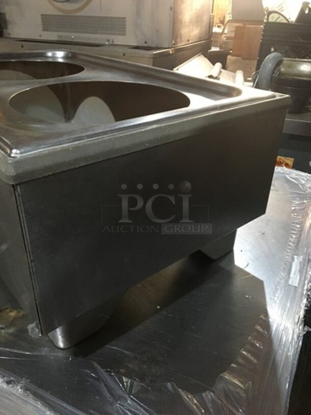 Vollrath Commercial Countertop Food Warmer! With Removable Soup Inserts! All Stainless Steel! Model HSULTRA Serial G32700905539020! 120V! - Image 5 of 10