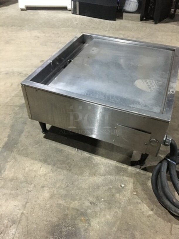 BEAUTIFUL! Wells Commercial Countertop Electric Powered 24 Inch Flat Griddle! All Stainless Steel! On Legs! - Image 3 of 7