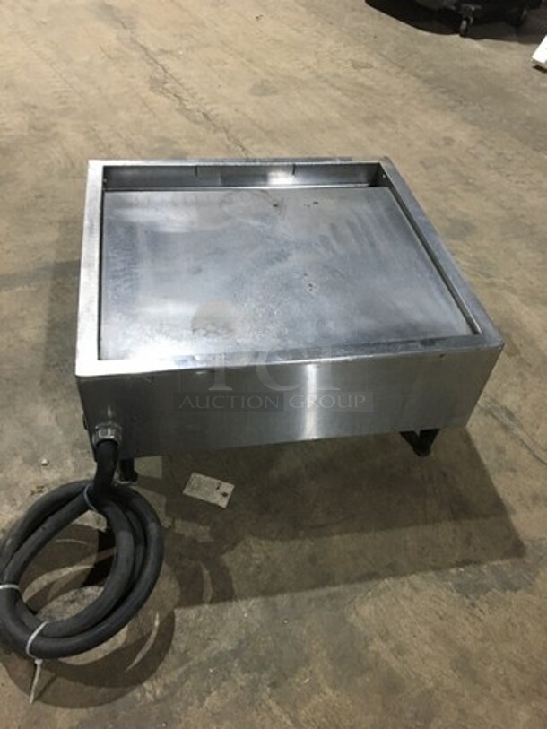 BEAUTIFUL! Wells Commercial Countertop Electric Powered 24 Inch Flat Griddle! All Stainless Steel! On Legs! - Image 4 of 7