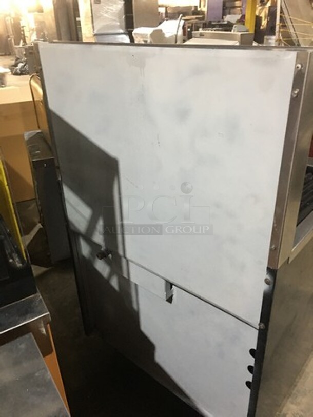 WOW! JADE RANGE Natural Gas Powered 36 Inch Char Broiler Grill! With Full Size Oven! With Raised Stainless Steel Back Splash! On Legs!  - Image 4 of 10