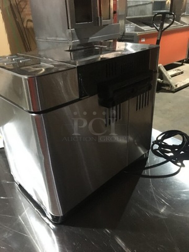 Aicok Scratch-N-Dent Bread Maker! Model MBF013! 120V 1 Phase! - Image 4 of 8
