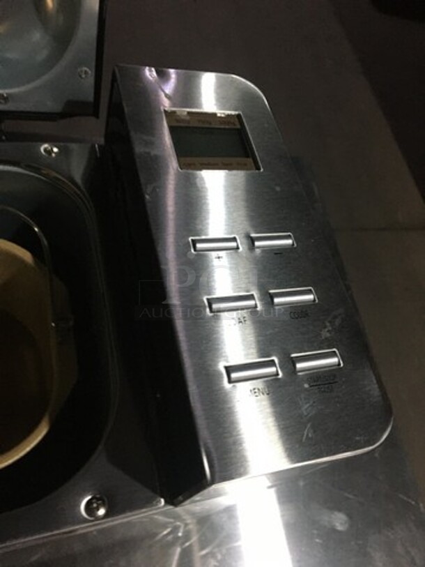 Aicok Scratch-N-Dent Bread Maker! Model MBF013! 120V 1 Phase! - Image 6 of 8