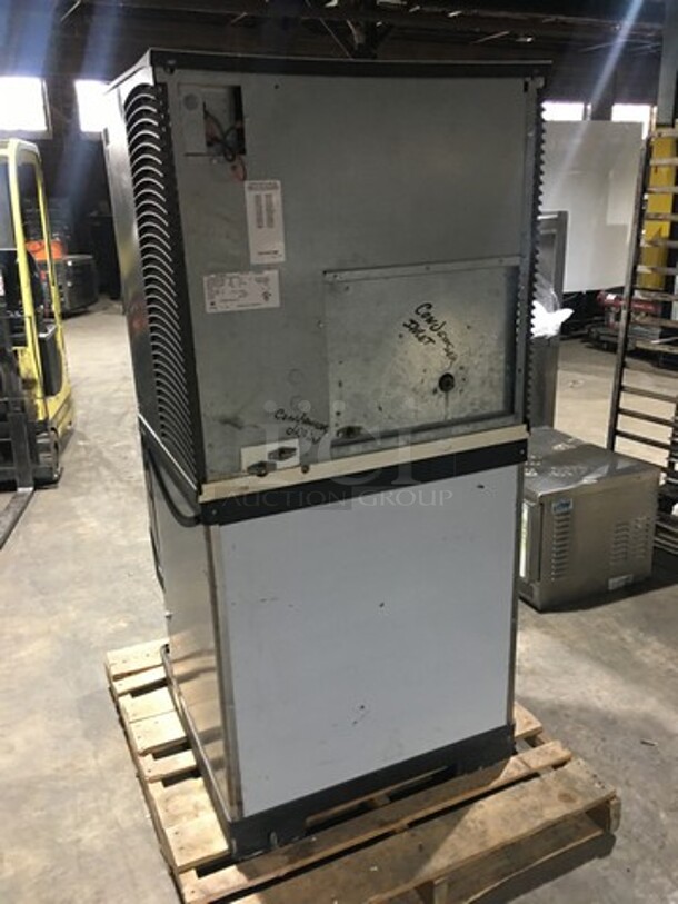 Manitowoc 8 Spout Beverage/Ice Dispensing Machine! With Stainless Steel Ice Machine! All Stainless Steel Body! Model SV200 Serial 610088058! 115V 1Phase! Ice Machine Model SD1203W Serial 110055054! 208/230V 1Phase! 2 X Your Bid! Makes One Unit! - Image 3 of 9