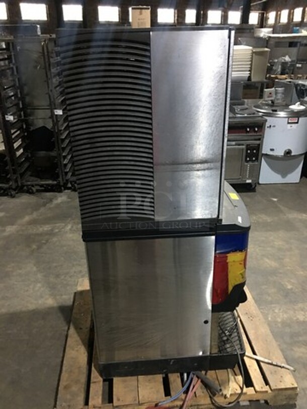 Manitowoc 8 Spout Beverage/Ice Dispensing Machine! With Stainless Steel Ice Machine! All Stainless Steel Body! Model SV200 Serial 610088058! 115V 1Phase! Ice Machine Model SD1203W Serial 110055054! 208/230V 1Phase! 2 X Your Bid! Makes One Unit! - Image 4 of 9