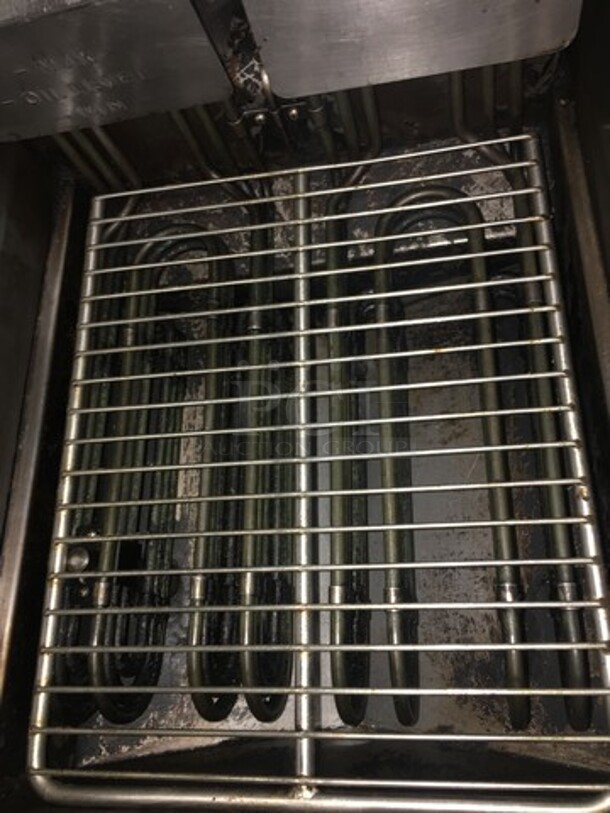 WOW! Pitco Solstice Electric Powered Deep Fat Fryer! With Oil Filter System! Digital Controlled Panel! Model SFSE14 Serial E08HA027570! 208V 3 Phase! On Commercial Casters! - Image 6 of 11