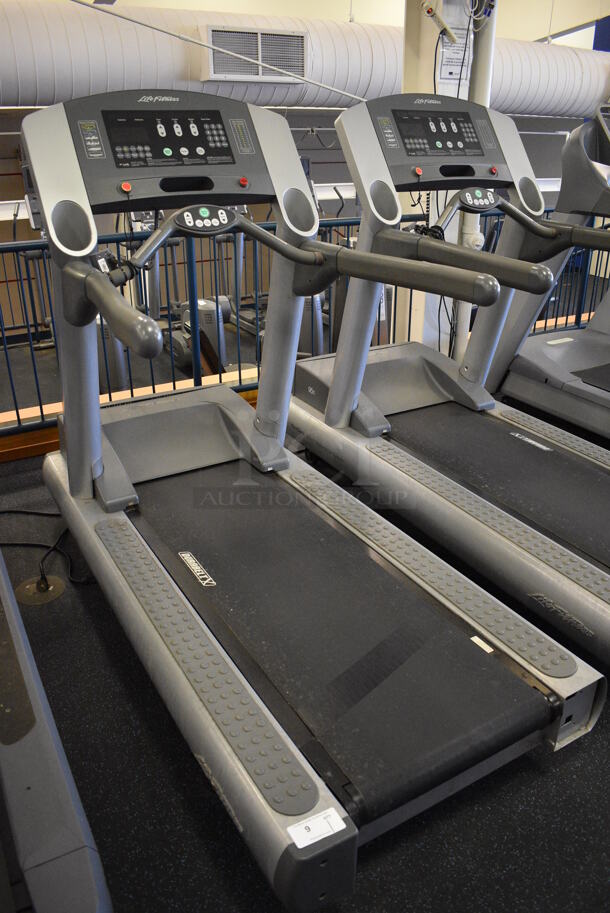 NICE! Life Fitness Model 95Ti Metal Heavy Duty Commercial Floor Style Treadmill w/ Heart Rate Sensors. 120 Volts, 1 Phase. BUYER MUST REMOVE. 36x84x65. Tested and Working! (upstairs) This Unit Will Be Moved Down To The First Floor Before Pick Up Day Begins! - Image 2 of 12