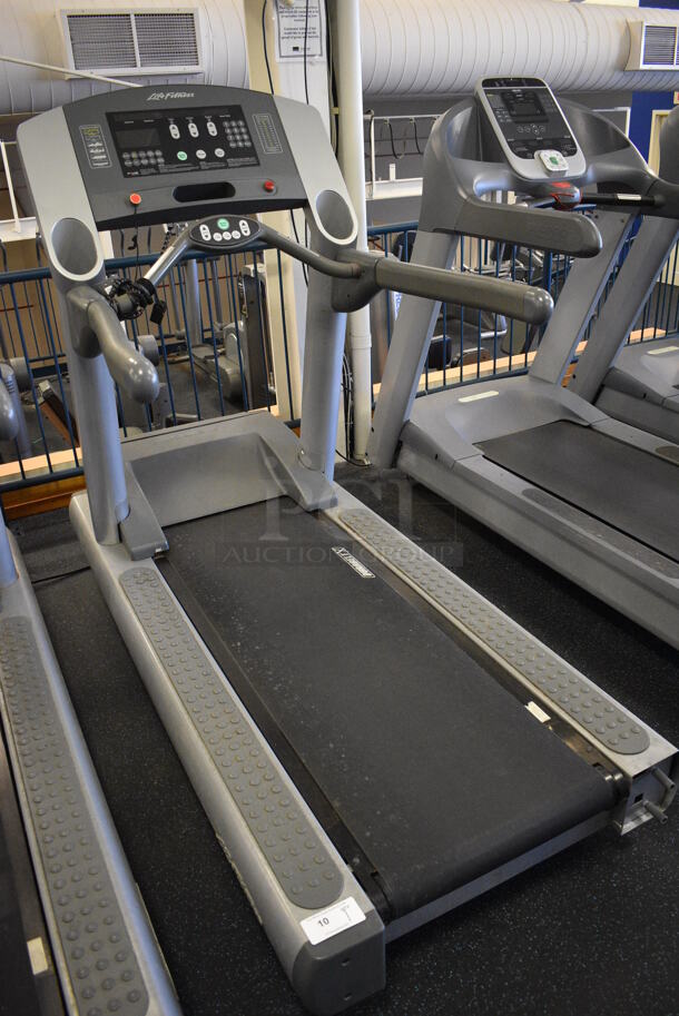 NICE! Life Fitness Model 95Ti Metal Heavy Duty Commercial Floor Style Treadmill w/ Heart Rate Sensors. 120 Volts, 1 Phase. BUYER MUST REMOVE. 36x84x65. Tested and Working! (upstairs) This Unit Will Be Moved Down To The First Floor Before Pick Up Day Begins! - Image 2 of 8