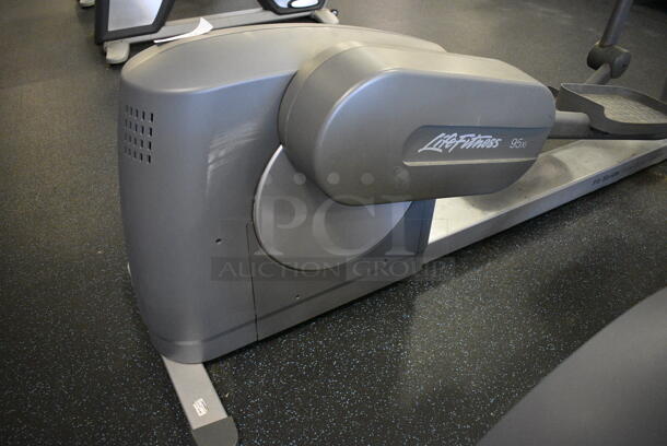 NICE! Life Fitness Model 95xi Experience Metal Floor Style Elliptical Cross Trainer Machine. BUYER MUST REMOVE. 31x86x64. Tested and Working! (upstairs) This Unit Will Be Moved Down To The First Floor Before Pick Up Day Begins! - Image 2 of 8