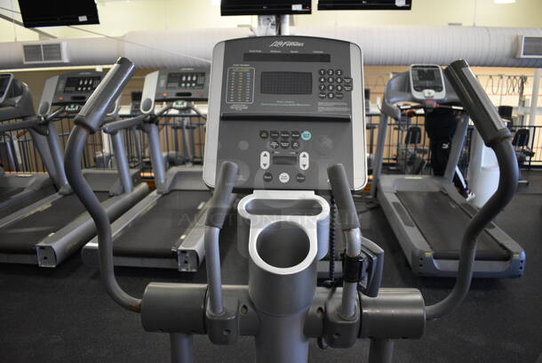 NICE! Life Fitness Model 95xi Experience Metal Floor Style Elliptical Cross Trainer Machine. BUYER MUST REMOVE. 31x86x64. Tested and Working! (upstairs) This Unit Will Be Moved Down To The First Floor Before Pick Up Day Begins! - Image 4 of 8