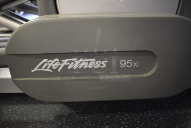NICE! Life Fitness Model 95xi Experience Metal Floor Style Elliptical Cross Trainer Machine. BUYER MUST REMOVE. 31x86x64. Tested and Working! (upstairs) This Unit Will Be Moved Down To The First Floor Before Pick Up Day Begins! - Image 8 of 8