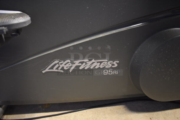 NICE! Life Fitness Metal Commercial Floor Style Seated Stationary Bicycle w/ Life Fitness Monitor. BUYER MUST REMOVE. 27x56x71. Tested and Does Not Power On. (spin cycle room closet) - Image 6 of 7