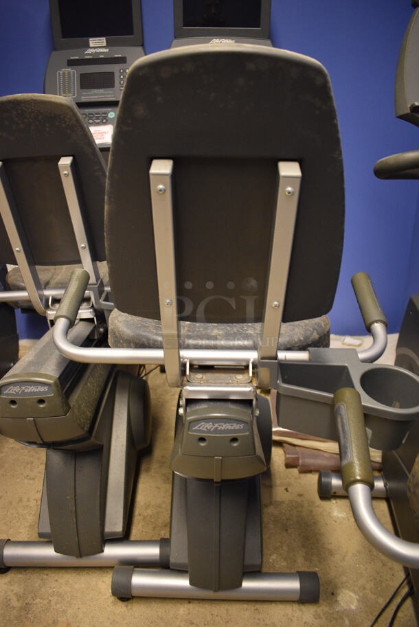 NICE! Life Fitness Metal Commercial Floor Style Seated Stationary Bicycle w/ Life Fitness Monitor. BUYER MUST REMOVE. 27x56x71. Tested and Does Not Power On. (spin cycle room closet) - Image 4 of 8