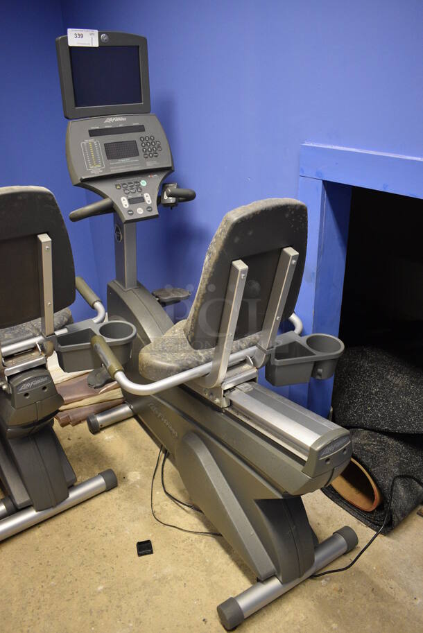 NICE! Life Fitness Metal Commercial Floor Style Seated Stationary Bicycle w/ Life Fitness Monitor. BUYER MUST REMOVE. 27x56x71. Tested and Does Not Power On. (spin cycle room closet) - Image 2 of 6