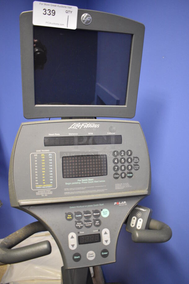 NICE! Life Fitness Metal Commercial Floor Style Seated Stationary Bicycle w/ Life Fitness Monitor. BUYER MUST REMOVE. 27x56x71. Tested and Does Not Power On. (spin cycle room closet) - Image 4 of 6
