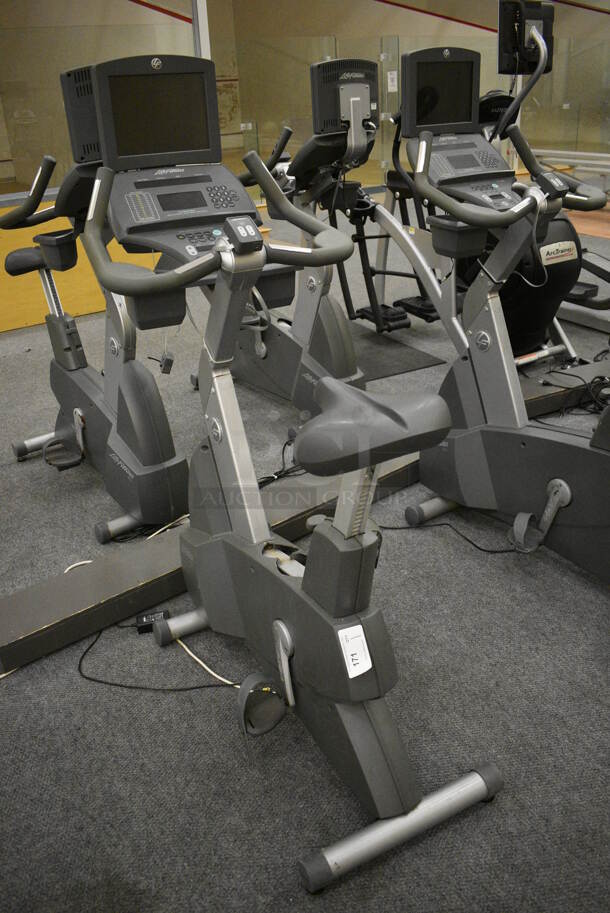 GREAT! Life Fitness Model 95ci Metal Floor Style Upright Stationary Bicycle w/ Life Fitness Monitor. BUYER MUST REMOVE. 24x50x63. Tested and Working! (lobby)
 - Image 2 of 7