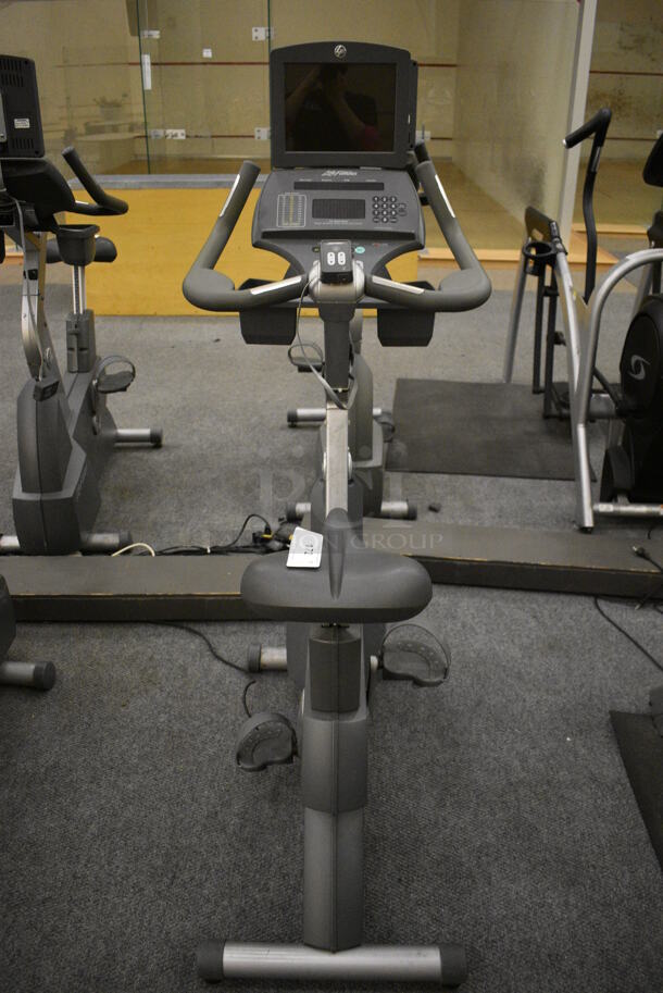GREAT! Life Fitness Model 95ci Metal Floor Style Upright Stationary Bicycle w/ Life Fitness Monitor. BUYER MUST REMOVE. 24x50x63. Tested and Working! (lobby)
 - Image 1 of 9