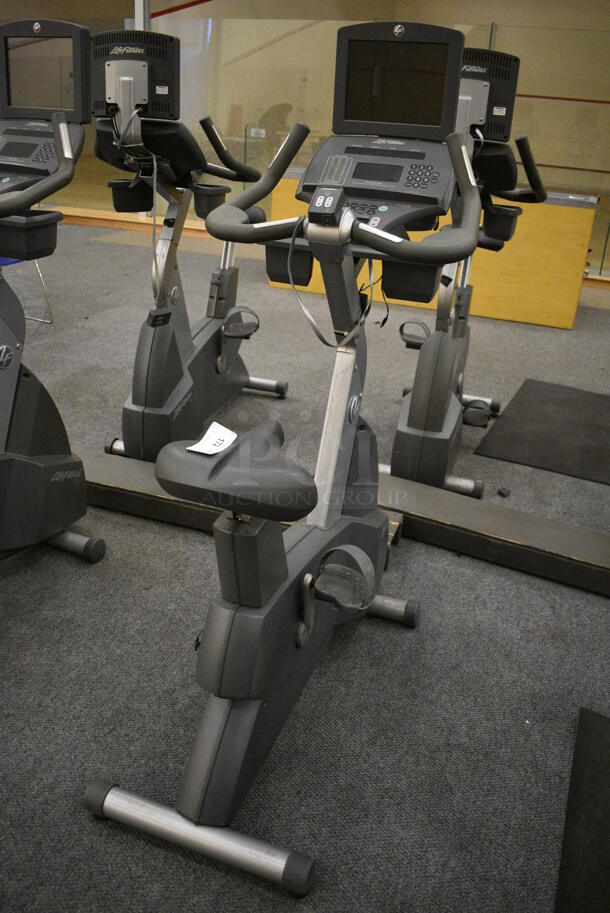 GREAT! Life Fitness Model 95ci Metal Floor Style Upright Stationary Bicycle w/ Life Fitness Monitor. BUYER MUST REMOVE. 24x50x63. Tested and Working! (lobby)
 - Image 3 of 9