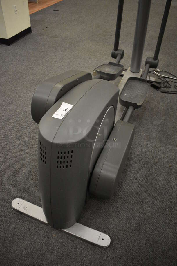 NICE! Life Fitness Model 95xi Experience Metal Floor Style Elliptical Cross Trainer Machine. BUYER MUST REMOVE. 32x86x74. Tested and Working! (lobby)
 - Image 3 of 11