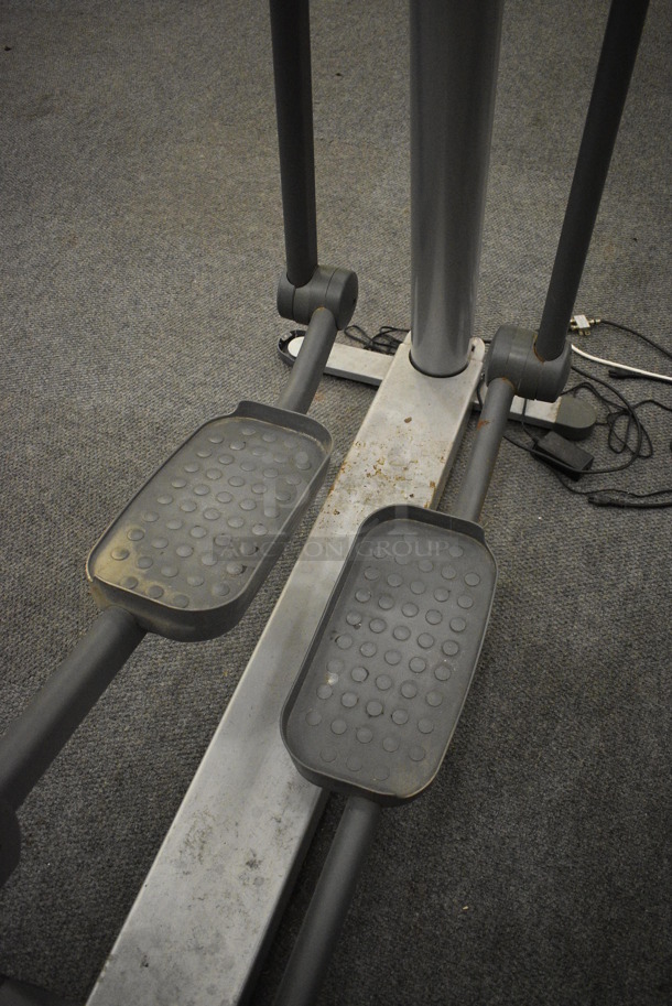 NICE! Life Fitness Model 95xi Experience Metal Floor Style Elliptical Cross Trainer Machine. BUYER MUST REMOVE. 32x86x74. Tested and Working! (lobby)
 - Image 4 of 11