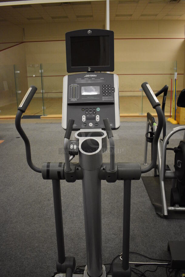 NICE! Life Fitness Model 95xi Experience Metal Floor Style Elliptical Cross Trainer Machine. BUYER MUST REMOVE. 32x86x74. Tested and Working! (lobby)
 - Image 5 of 11