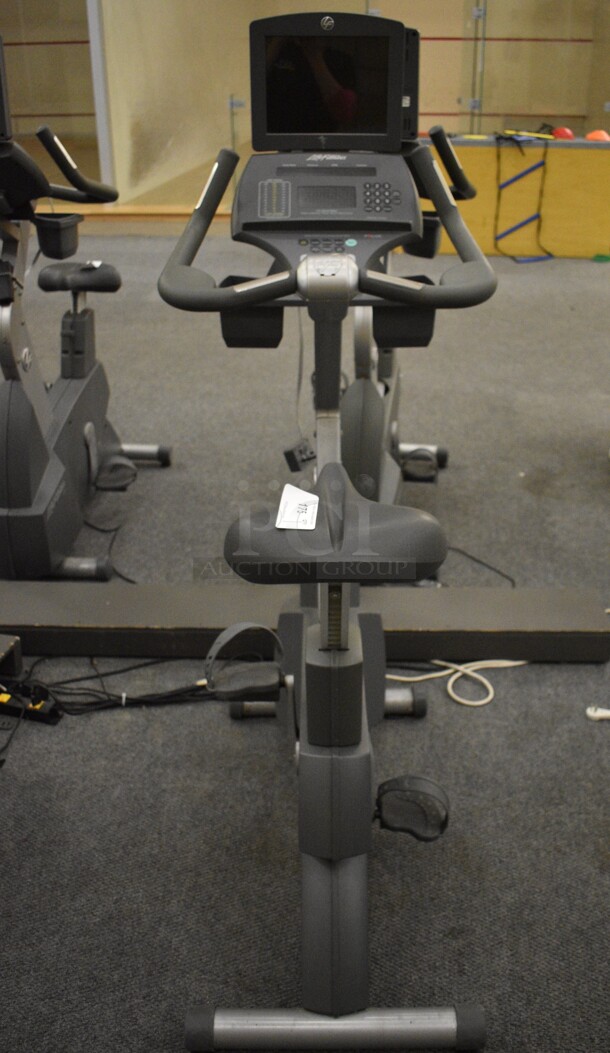 GREAT! Life Fitness Model 95ci Metal Floor Style Upright Stationary Bicycle. BUYER MUST REMOVE. 24x50x63. Tested and Working! (lobby)
 - Image 1 of 7