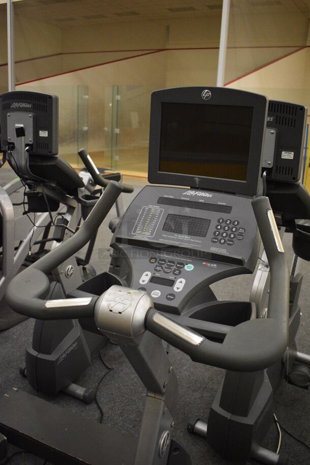 GREAT! Life Fitness Model 95ci Metal Floor Style Upright Stationary Bicycle. BUYER MUST REMOVE. 24x50x63. Tested and Working! (lobby)
 - Image 3 of 7