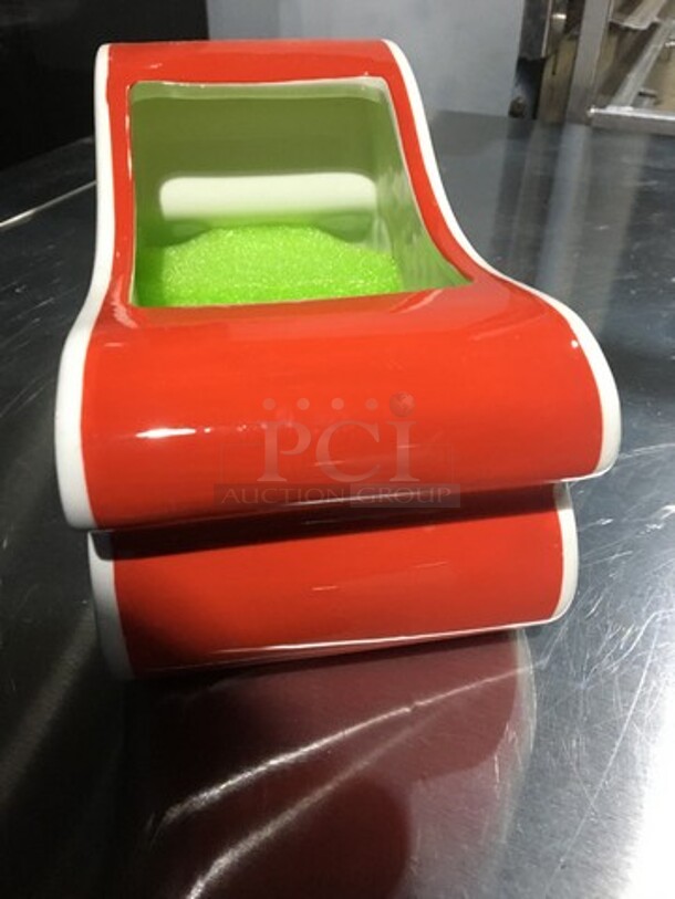 NICE! ALL ONE MONEY! Ceramic "Santa's Sleigh" Arrangement Holder! - Image 4 of 8