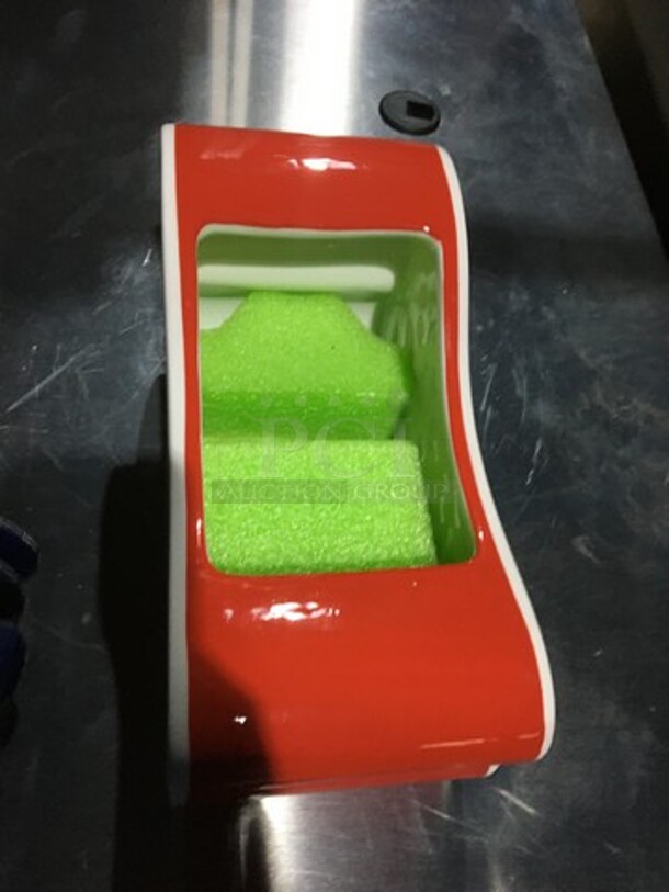 NICE! ALL ONE MONEY! Ceramic "Santa's Sleigh" Arrangement Holder! - Image 6 of 7