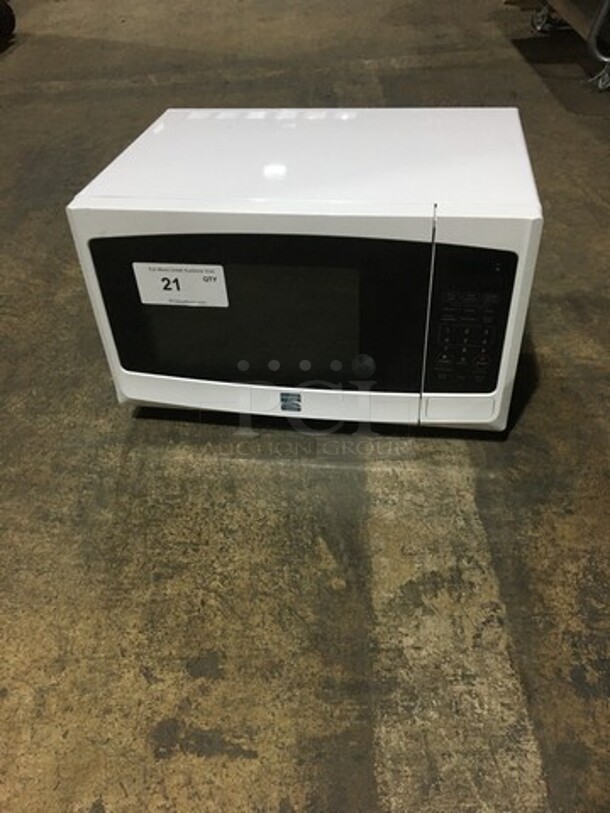 Kenmore Countertop Microwave Oven! Model 40573092310! 120V 1Phase! - Image 1 of 8