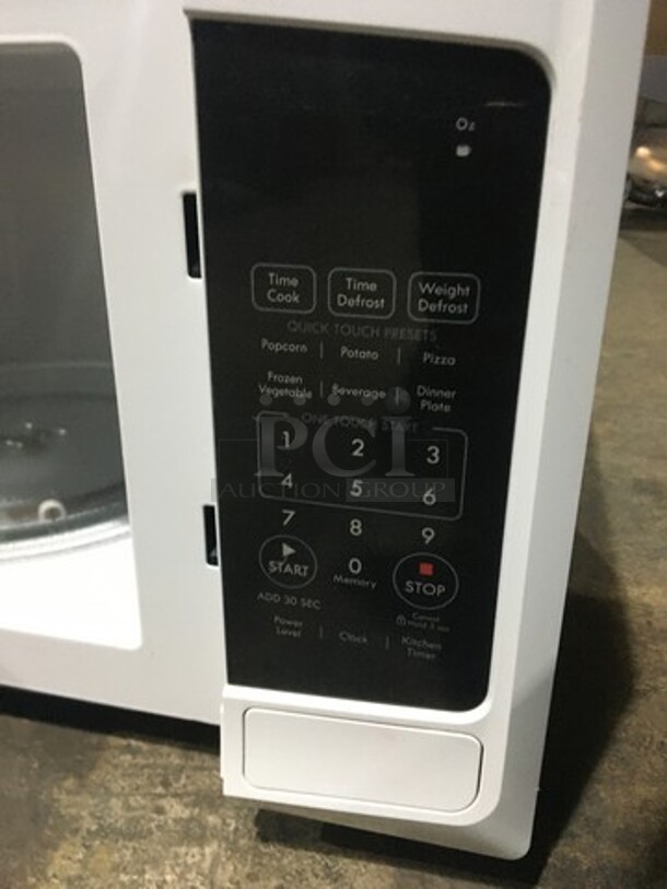 Kenmore Countertop Microwave Oven! Model 40573092310! 120V 1Phase! - Image 7 of 8