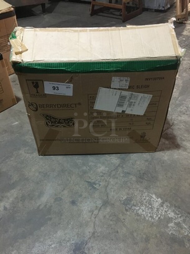 NICE! ALL ONE MONEY! Ceramic "Santa's Sleigh" Arrangement Holder!  - Image 1 of 8