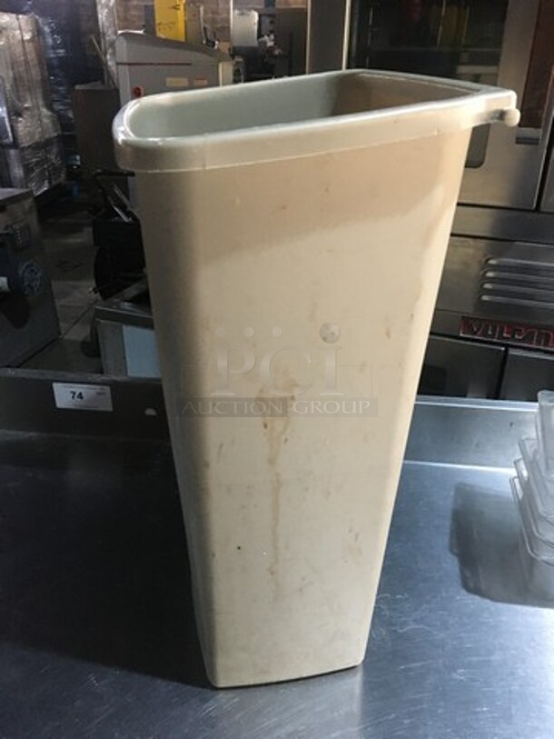 Sterilite Poly Garbage Bin! - Image 2 of 5