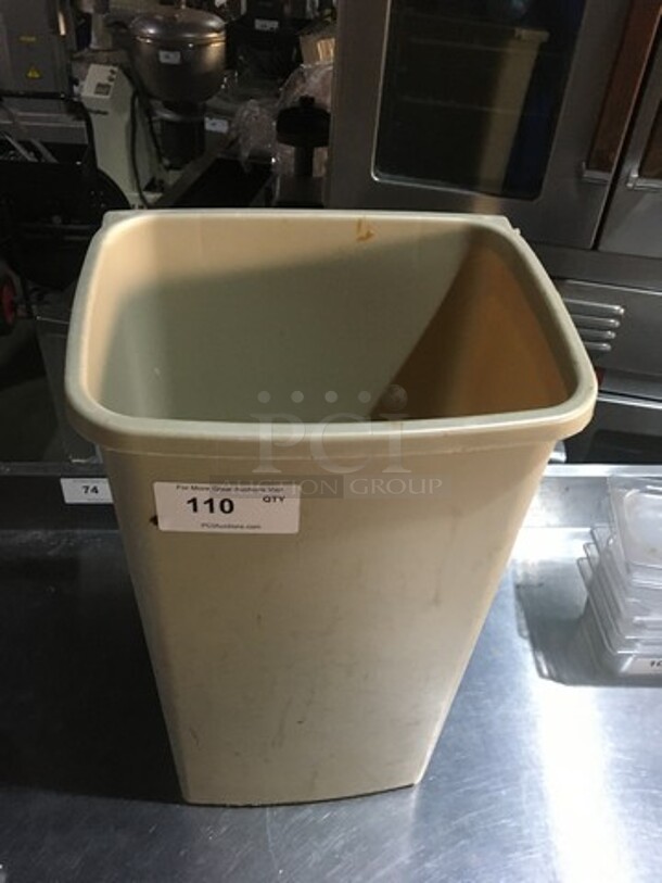 Sterilite Poly Garbage Bin! - Image 4 of 5