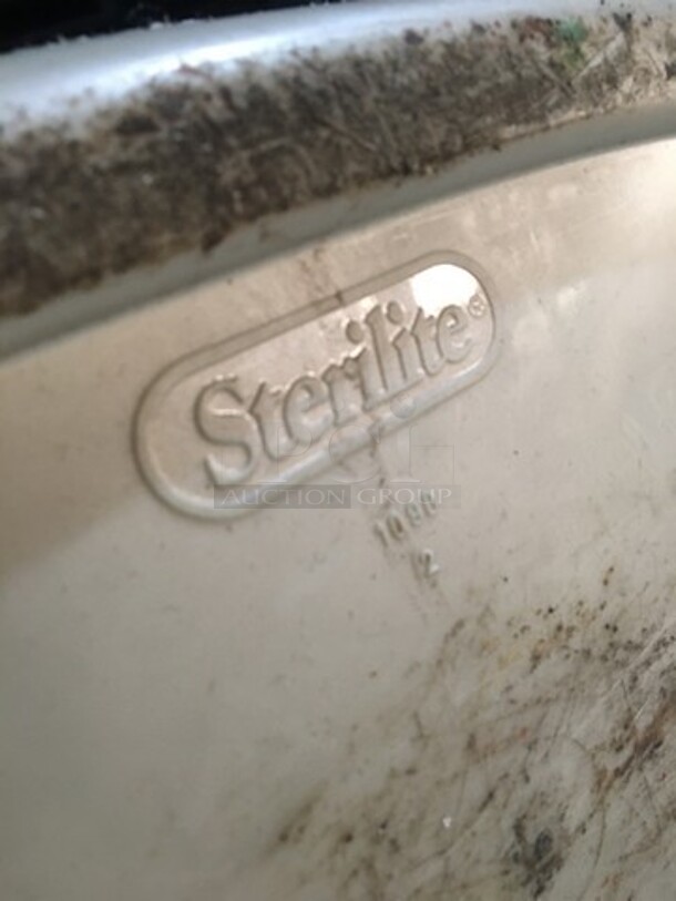 Sterilite Poly Garbage Bin! - Image 5 of 5