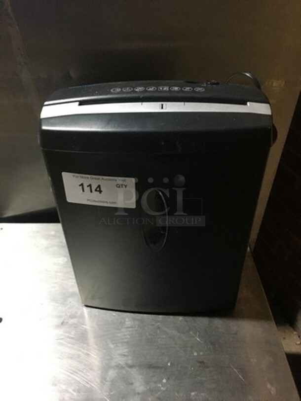 Omnitech Paper Shredder! Model OTNXC122PA Serial 004K0287FK1! 120V!