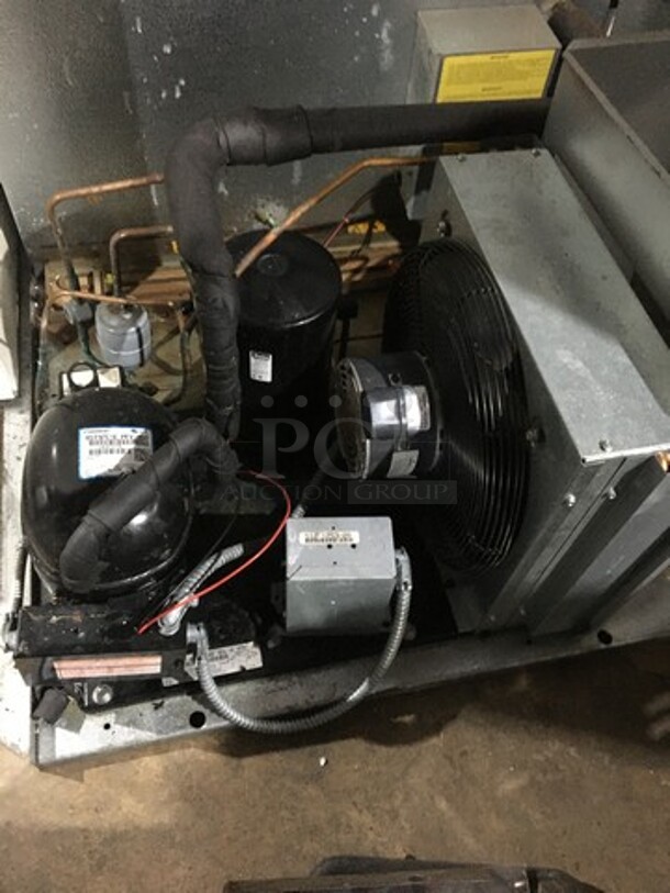 AMAZING! Norlake Commercial 10' X 12' Self Contained Walk In Cooler! With Compressor! Professionally Removed! Working When Removed!  - Image 9 of 10