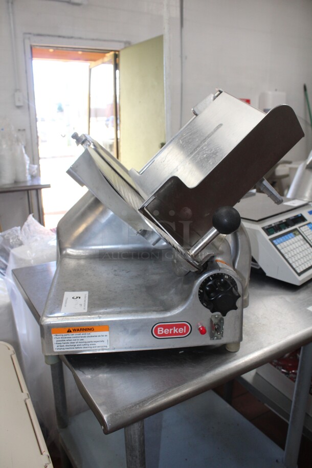 GREAT FIND! Berkel Model 909FS Commercial Countertop Meat/Cheese Slicer. 24.5x18x20.5. 115V/60Hz. Tested And Working! Shipping Is Not Available. - Image 2 of 6