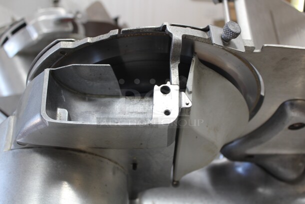 GREAT FIND! Berkel Model 909FS Commercial Countertop Meat/Cheese Slicer. 24.5x18x20.5. 115V/60Hz. Tested And Working! Shipping Is Not Available. - Image 5 of 6