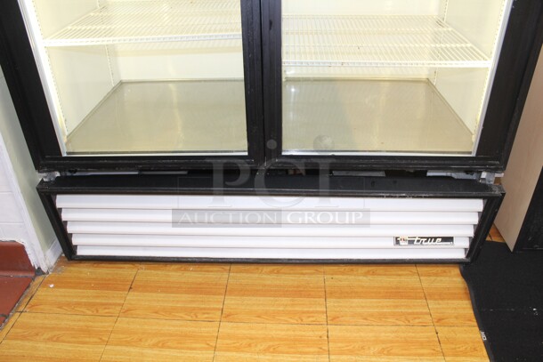 SUPER NICE! True Model GDM-49 Commercial Double Glass Door Refrigerated Merchandising Cooler. 54x30x78. 115V/60Hz. Tested And Working! Buyer Must Remove. Shipping Is Not Available. - Image 4 of 4