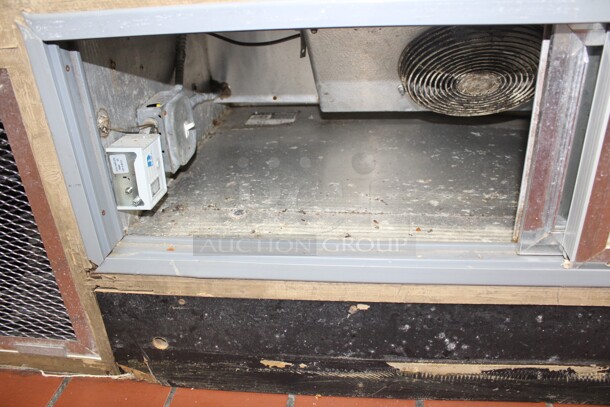 WOW! Commercial Sliding Glass Door Deli Case. 72x35x50. 115V.60Hz.  Tested And Working! Buyer Must Remove. Shipping Is Not Available. - Image 8 of 8