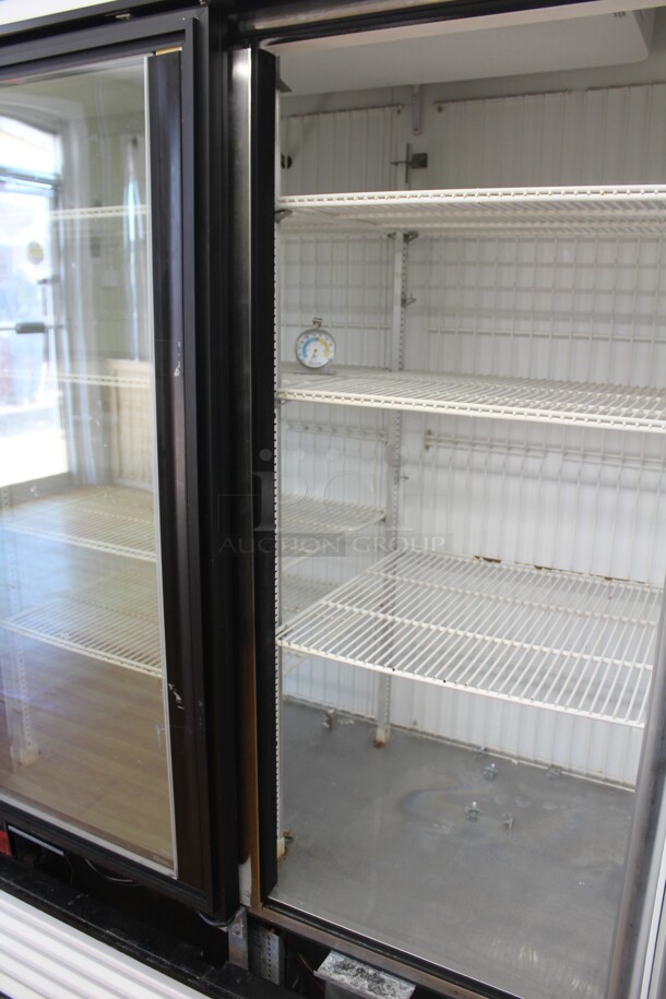 FABULOUS! True Model GDM-72F Commercial Triple Glass Door Freezer Merchandiser. 78x30x78.5. Hardwired. Tested And Working! Buyer Must Remove!  Shipping Is Not Available. - Image 4 of 6