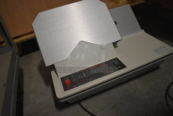 Scantron Model 888P+ Metal Countertop Scantron Test Scorer Machine Bubble Sheet Scanner w/ Cover. 120 Volts, 1 Phase. 19x14x13. (facilities) - Image 5 of 7