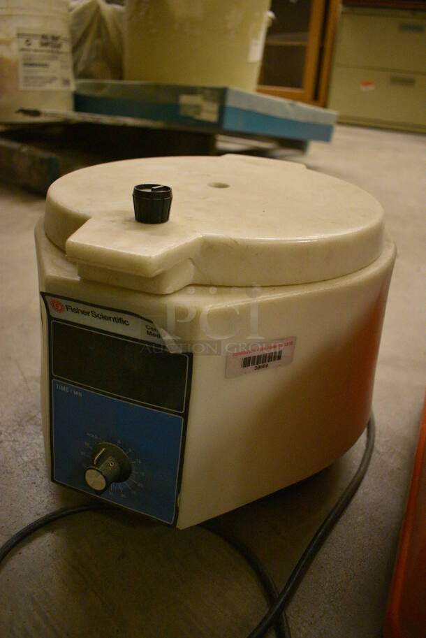 Fisher Scientific Model 228 Countertop Centrifuge. 115 Volts, 1 Phase. 11x12x9. (John N. Hall Tech - Room 121) - Image 2 of 6